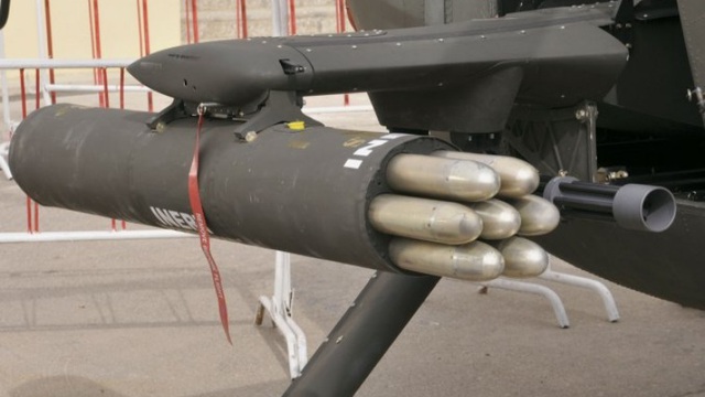 
Rocket TALON cũng được tích hợp với các loại trực thăng làm nhiệm vụ tấn công, yểm trợ lực lượng mặt đất như AH-1, AH-64 hay OH-58. Trong ảnh: TALON được gắn trên trực thăng OH-58 Kiowa.
