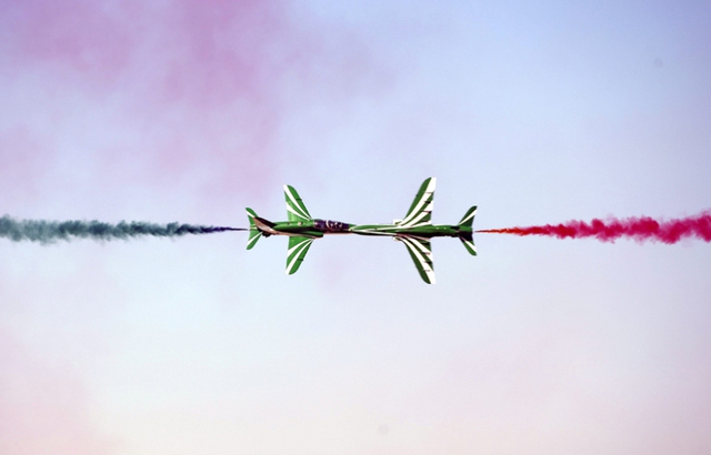 Phi đội Hawks của Không quân Hoàng gia Ả-rập Xê-út trình diễn tại cuộc thi bay trình diễn Al-Ain ở Các tiểu vương quốc Ả-rập thống nhất.