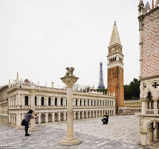 
World Park có 130 mô hình của các kiến trúc nổi tiếng thế giới, bao gồm quảng trường St Marks ở thành phố Venice.
