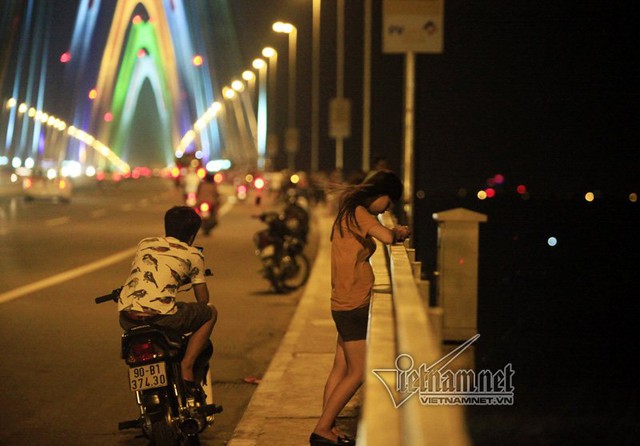 cầu Nhật Tân; hóng mát; CSGT
