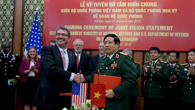 bộ trưởng quốc phòng, cải tạo đảo, cảnh sát biển, hải quân, Phùng Quang Thanh, Ashton Carter, vũ khí, nhân quyền, Đối thoại Shangri-La