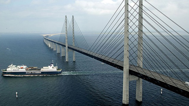 
Cầu Oresund, tâm điểm chính của con đường, có chiều dài 8km
