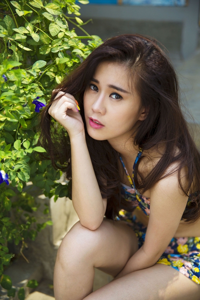 Ngoc Thao don he goi cam voi bikini