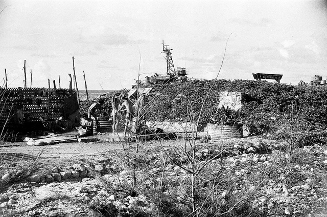 
Tàu HQ-501 (nay là 501) tại đảo Trường Sa lớn
