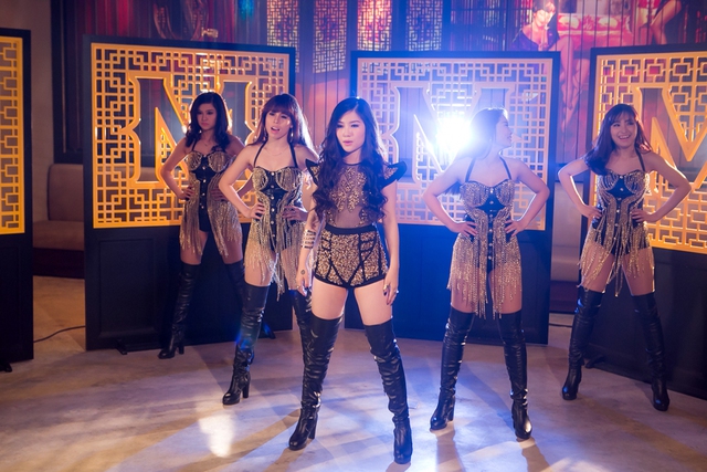 Trong MV mới, Hương Tràm khoe vũ đạo cực quyến rũ.