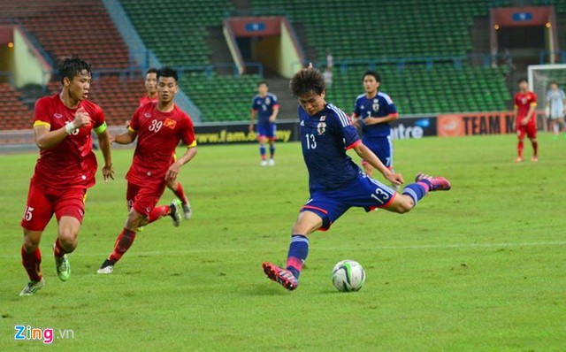 Nhờ thể lực vượt trội, U23 Việt Nam đã đeo bám đối thủ rất tốt (Ảnh: Zing.vn)