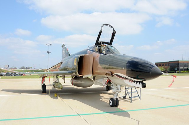 Cho đến khi ngưng sản xuất vào năm 1981, 5.195 chiếc F-4 Phantom II đã được sản xuất, và là loại máy bay siêu thanh quân sự Hoa Kỳ được sản xuất nhiều nhất.