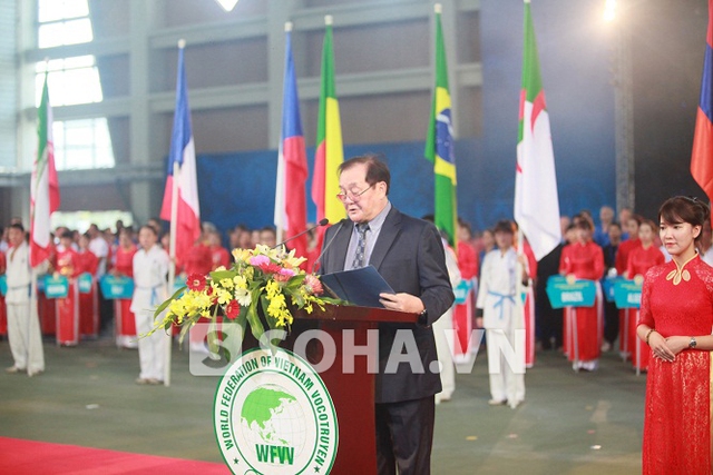 Ông Hoàng Vĩnh Giang – Chủ tịch Liên đoàn Quốc Tế Võ thuật Cổ truyền Việt Nam lên phát biểu.