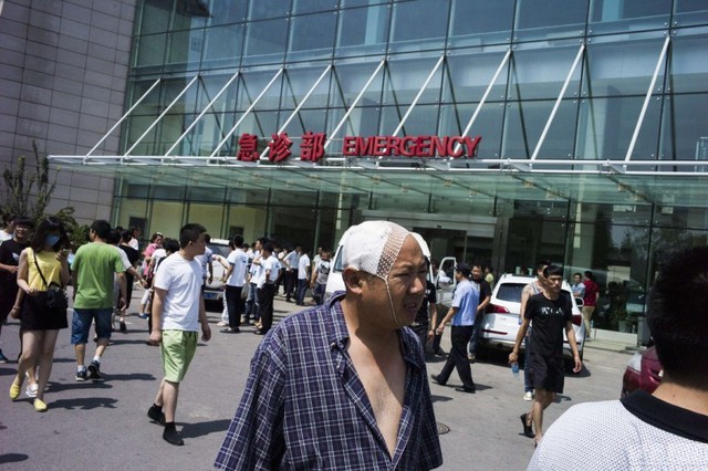 Các bệnh viện ở Thiên Tân hai ngày qua lúc nào cũng nườm nượp người vào ra. 