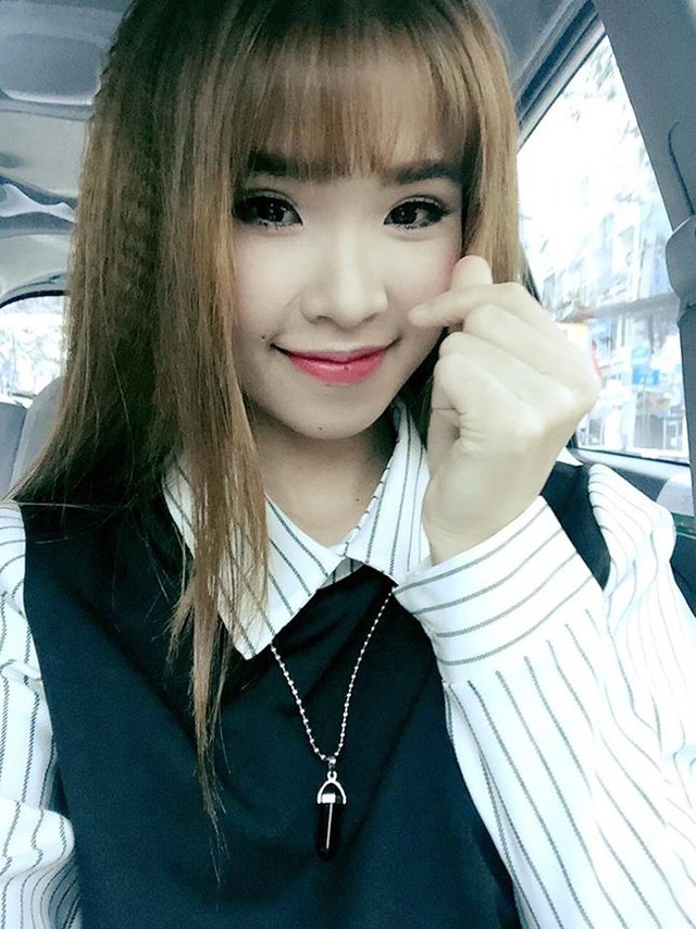 
Nữ ca sĩ Khởi My có hai trang fanpage và cả hai đều hoạt động rất “năng suất”.
