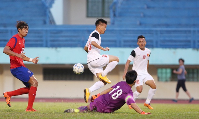 
Mới đây, U21 Việt Nam có trận giao hữu với U19 Hàn Quốc. Dù đối thủ đá nhẹ nhàng nhưng thầy trò HLV Minh Đức không thể ghi bàn thắng.
