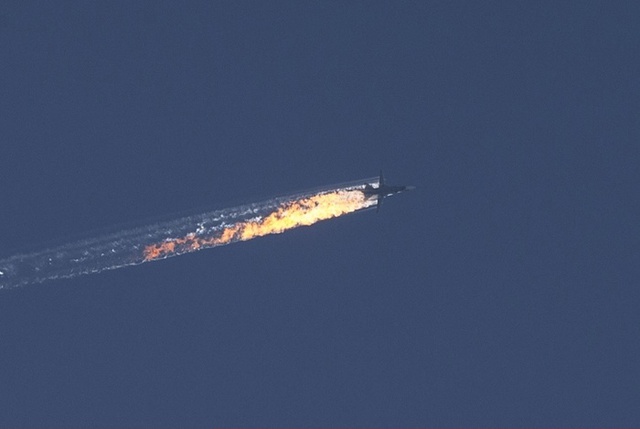 Máy bay chiến đấu Su-24 của Nga bị chiến đấu cơ F-16 của Thổ Nhĩ Kỳ bắn hạ trên bầu trời Syria.