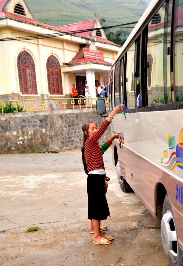 
Mời hàng. Ảnh: Phạm Tô Chiêm
