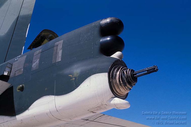 
Tháp pháo trang bị pháo nòng xoay M61 Vulcan 20 mm trên B-52H (sau này bị gỡ bỏ toàn bộ)

