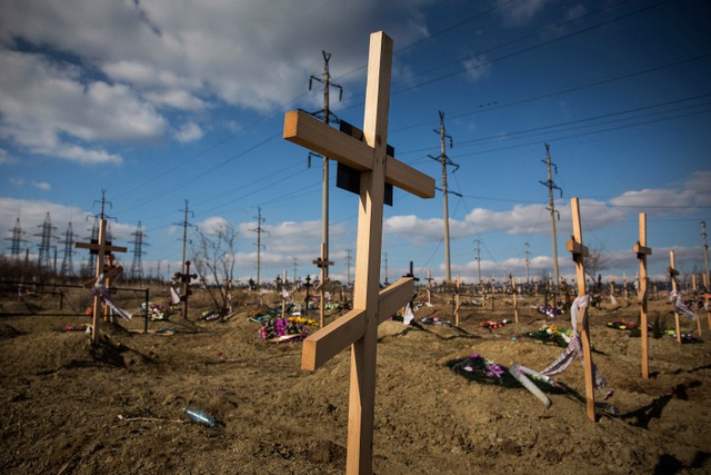 Mộ của những người thiệt mạng trong cuộc giao tranh tại Donetsk, miền đông Ukraine.