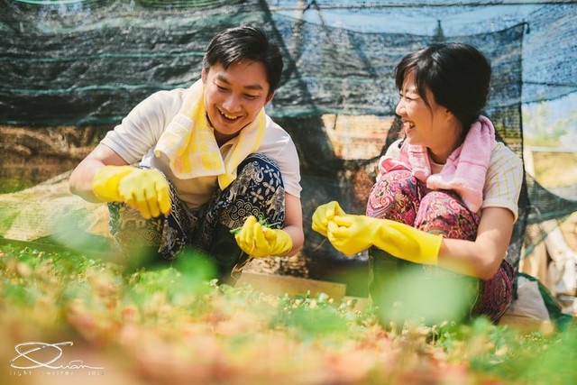 Cặp đôi 8x trong bộ ảnh này sẽ khiến bạn muốn cưới ngay tức khắc. Với sự tình tứ và lãng mạn, họ đã tạo ra những bức ảnh khiến bạn không thể rời mắt. Nếu bạn yêu thích tình yêu và sự thắm thiết, hãy xem ngay bộ ảnh này!