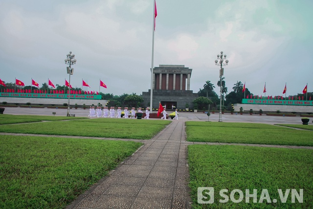 Quang cảnh buổi lễ chào cờ.