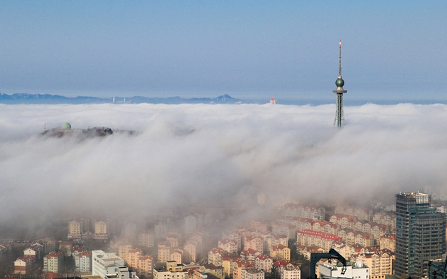 Sương mù bao phủ thành phố Thanh Đảo, tỉnh Sơn Đông, Trung Quốc.