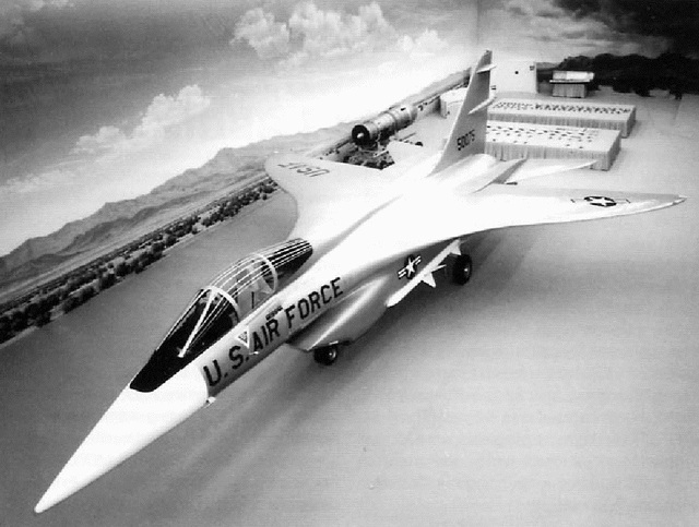 Một mẫu trưng bày khác của chương trình F-X do North American đưa đến. Mẫu này đặt cửa hút gió ở dưới thân, cánh mũi tên xuôi và hợp nhất với thân (blended wing) như F-16 và chỉ có 1 cánh đuôi đứng