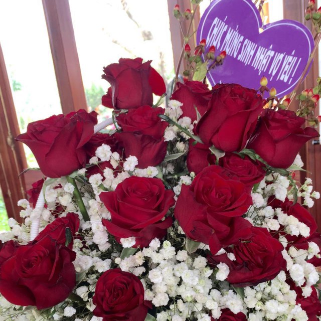 Bó hoa PGS mua tặng vợ nhân ngày sinh nhật kèm lời đề tặng khá lãng mạn