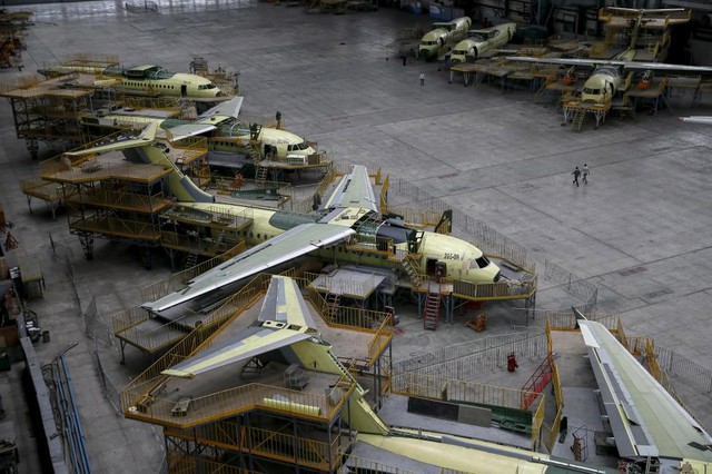 Các máy bay đang được lắp ráp tại nhà máy sản xuất máy bay Antonov ở Kiev, Ukraine.