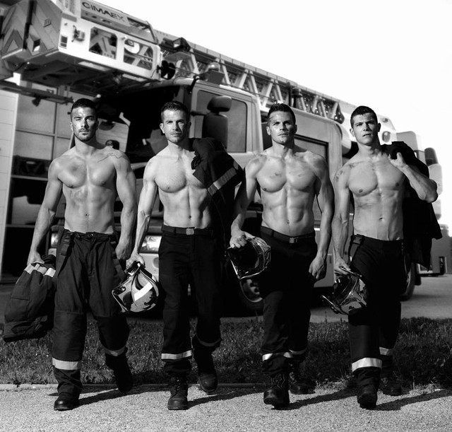 
Những sải bước mạnh mẽ của những người lính cứu hỏa dưới góc chụp đầy nghệ thuật của nhiếp ảnh gia Fred Goudon.
