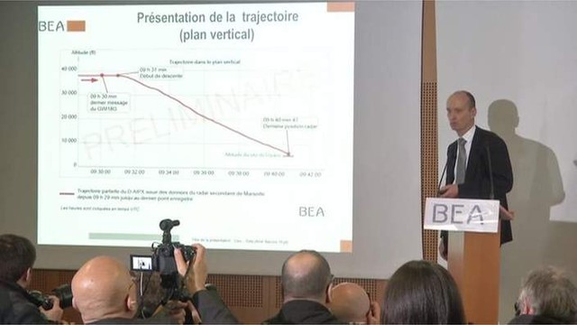 Ông Remi Jouty - người đứng đầu cơ quan điều tra của Pháp BEA - phát biểu tại họp báo về vụ tai nạn 4U9525.