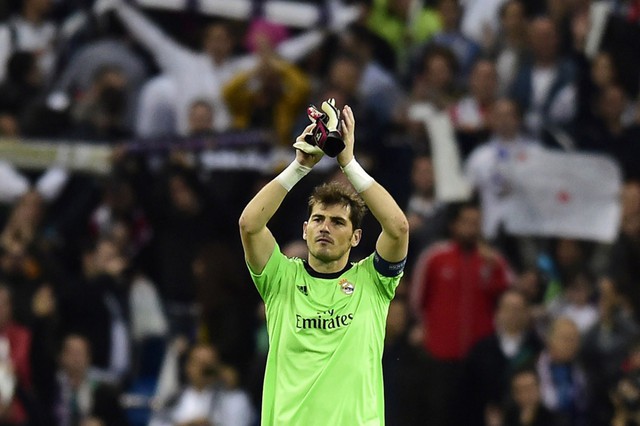 Thủ thành Iker Casillas trong màu áo Real