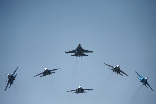 Đội bay Sokoly Rossii (Chim ưng Nga) bay biểu diễn với chiến đấu cơ Su-27 và MiG-29. Phi đội này được thành lập vào năm 2006 tại căn cứ không quân Lipetsk.