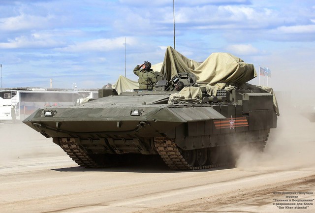 Xe chiến đấu bộ binh T-15 khung gầm Armata