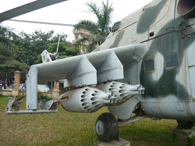 Phi đội trực thăng vũ trang Mil Mi-24 của Không quân nhân dân Việt Nam đã góp phần quan trọng trong việc truy quét quân Khmer đỏ bảo vệ thành công biên giới Tây Nam cũng như giúp nhân dân Campuchia thoát khỏi nạn diệt chủng Pol pot.