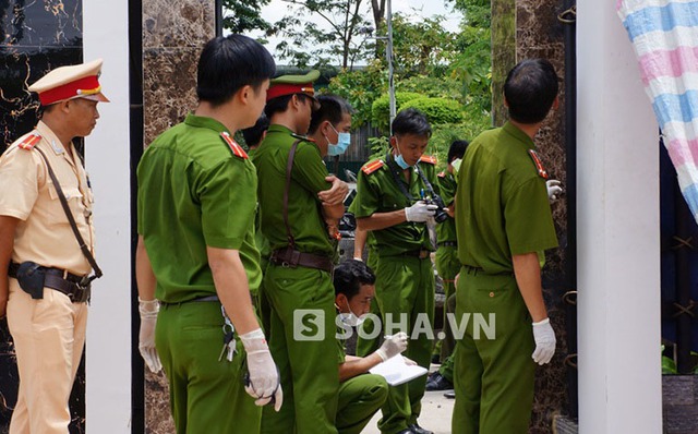 Lực lượng công an tiến hàng khám nghiệm hiện trường