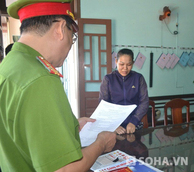 Cơ quan công an đọc lệnh bắt Châu ngày 18/8.