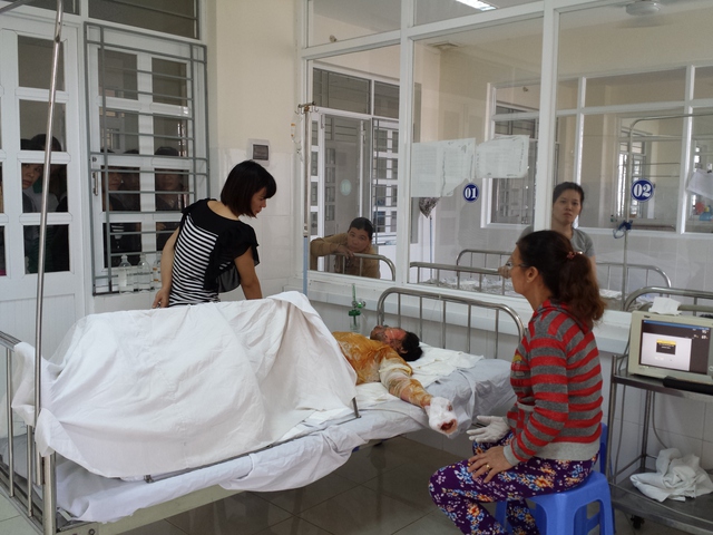 
Nạn nhân trong tình trạng nguy kịch đang được điều trị trong bệnh viện.

