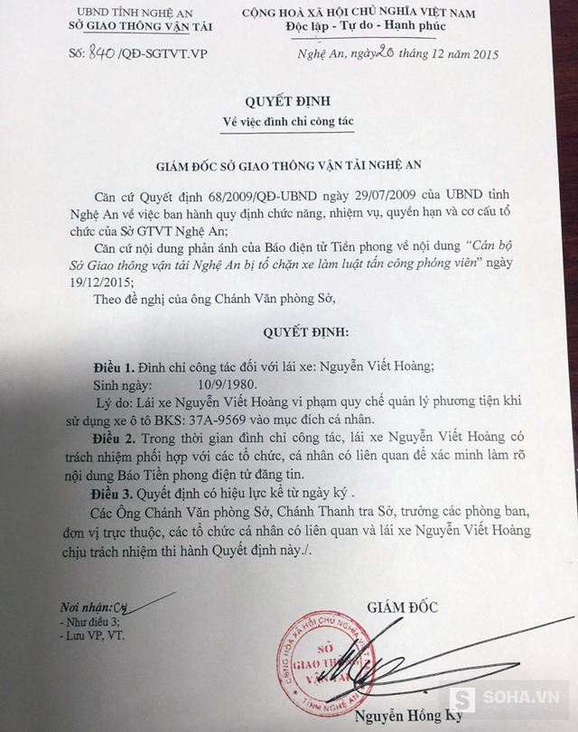 
Quyết định đình chỉ công tác 1 tháng đối với nhân viên Nguyễn Viết Hoàng để chờ cơ quan chức năng làm rõ sự việc.
