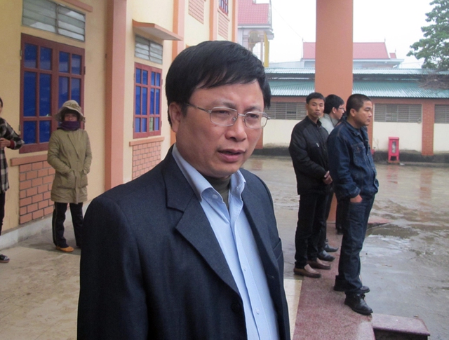 Ông Bùi Đình Long - Giám đốc Sở Y tế trực tiếp có mặt tại bệnh viện đa khoa huyện Diễn Châu để chỉ đạo các lực lượng tập trung cứu chữa cho những bệnh nhân ngộ độc.