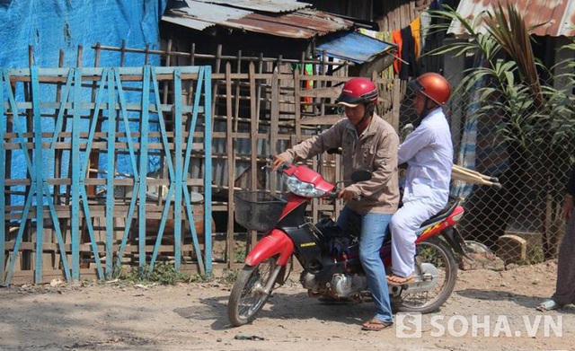 Mỗi lần đi ra ngoài anh Nam phải nhờ người chở đi và luôn mang theo đôi nạng bên mình