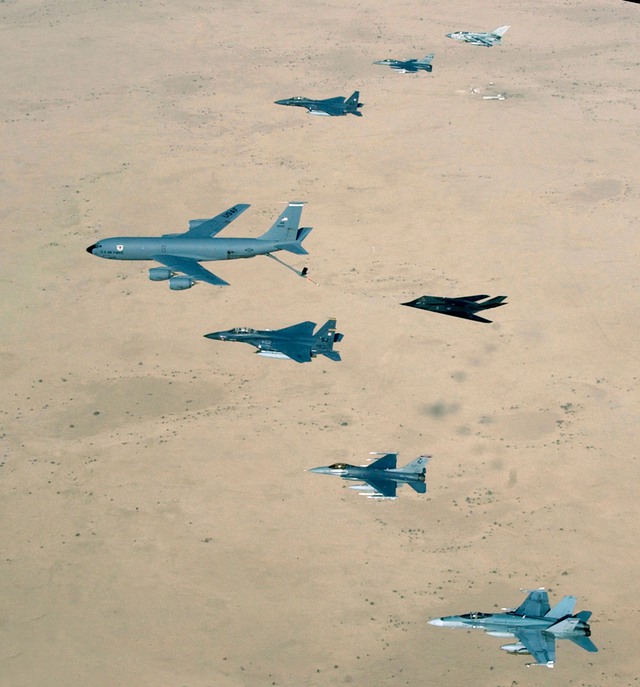 
Các loại máy bay Mỹ và đồng minh trên bầu trời Iraq.
