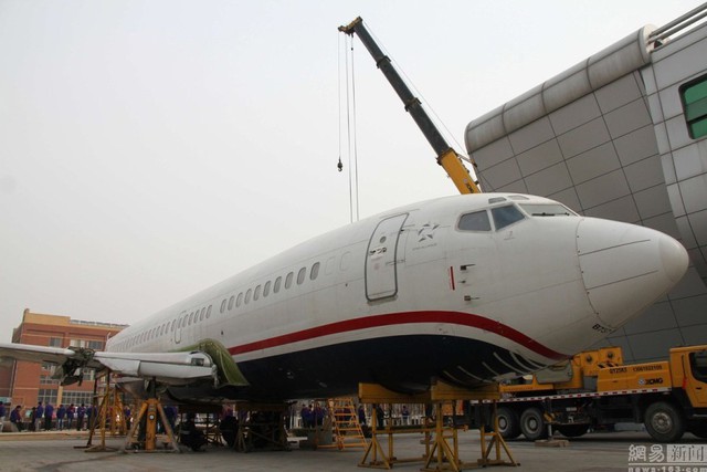 Được biết chiếc Boeing 737-300 này thuộc sở hữu của công ty Hàng không quốc gia Mỹ, được công ty hàng không Nam Thông Trung Quốc mua về với giá 10 triệu Nhân dân tệ. 