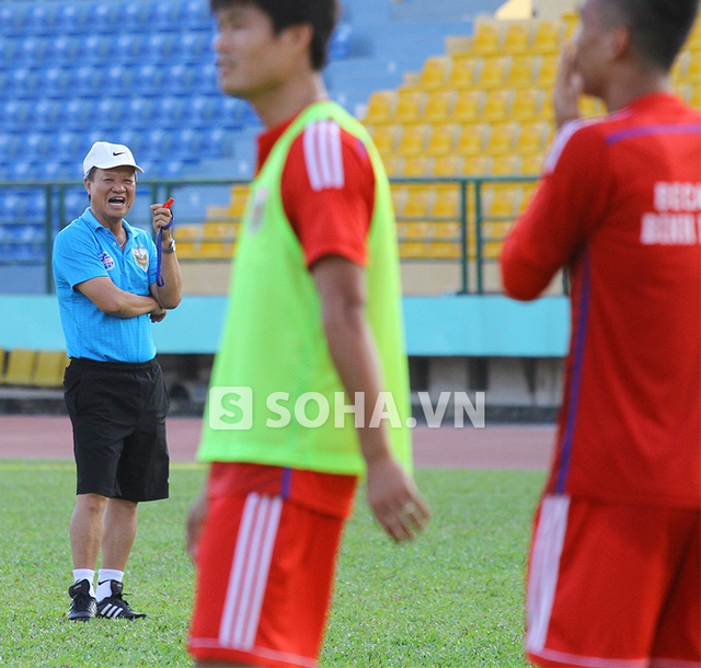 Không còn mục tiêu ở sân chơi châu Á, nhưng theo giám đốc điều hành (GĐĐH) Lê Thụy Hải, ở các trận đấu còn lại của B.Bình Dương, cầu thủ sẽ thi đấu với tinh thần cao nhất.

Bởi vị tướng gốc Hà Tây mong muốn giữ lại hình ảnh của bóng đá Việt Nam với các đội bóng khu vực châu Á.