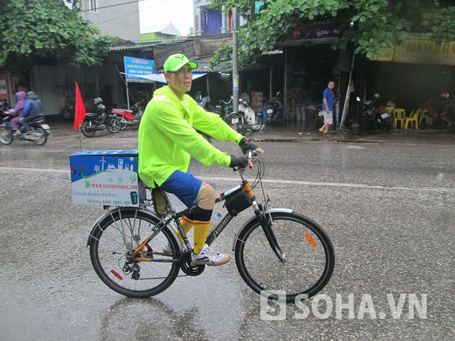 Đúng 5 giờ sáng 8/6 tại Hà Nội, chàng thanh niên Thi tạm xa vợ con để chinh phục chặng đường mình đã ấp ủ gần 10 năm.