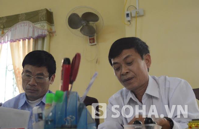 Lãnh đạo xã Quang Bình trong buổi làm việc với PV về câu chuyện đang gây bức xúc ở trường mầm non Quang Bình
