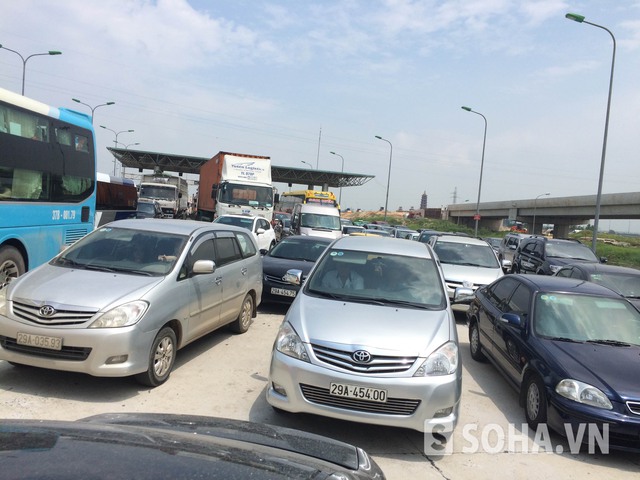 Tình trạng ùn ứ nghiêm trọng tại cao tốc Cầu Giẽ - Ninh Bình