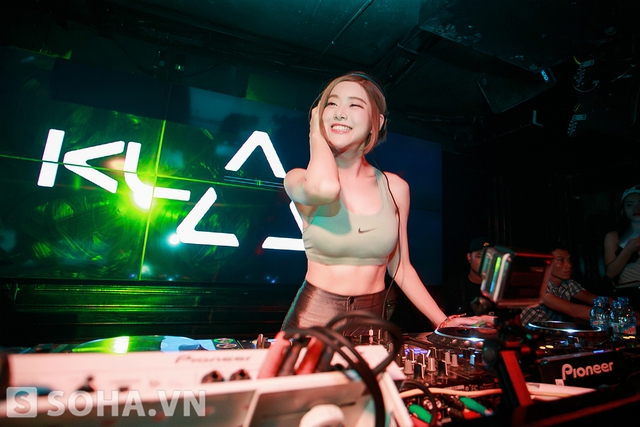 DJ Soda cảm thấy rất hạnh phúc vì lần đầu tiên sang Việt Nam đã được khán giả dành cho rất nhiều sự ưu ái.