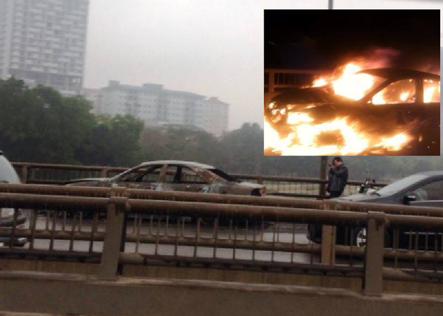 Chiếc xe bị bà hỏa thiêu rụi (ảnh nhỏ), hiện trường chiếc xe bị cháy trên đường cao tốc (ảnh lớn)