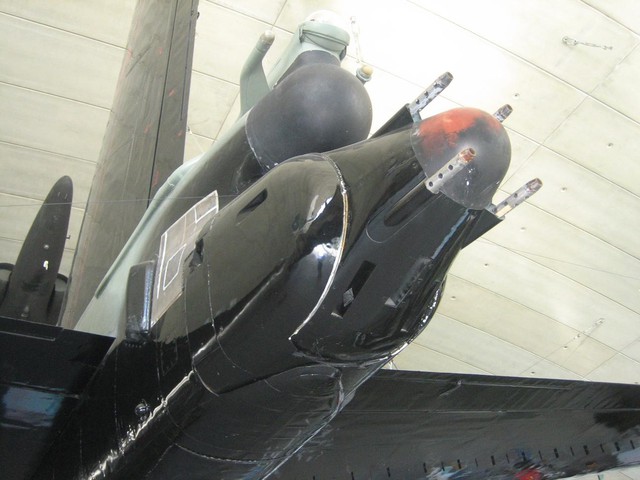 
Tháp pháo lắp phía đuôi B-52D với 4 khẩu súng máy 12,7 mm M3
