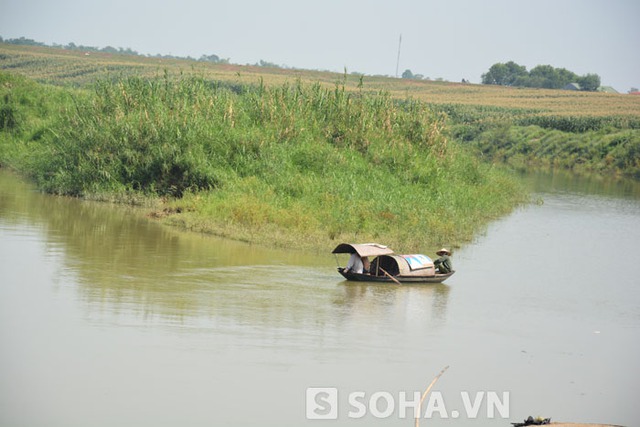 Khúc sông nơi 2 nữ sinh Cẩm Tú và Hà My bị nước cuốn mất tích khi đang tắm sông cùng 5 bạn học.