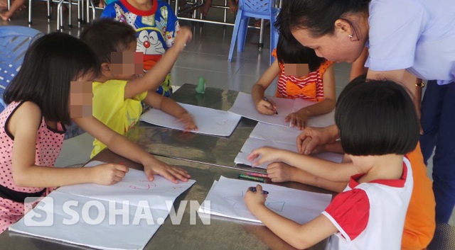 Các bé nhiễm HIV được nuôi dưỡng tại Trung tâm bảo trợ trẻ em Linh Xuân