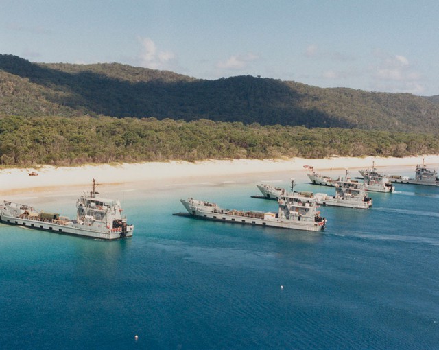 Các tàu đổ bộ hạng nặng lớp Balikpapan khi còn ở trong biên chế Hải quân Hoàng gia Australia.