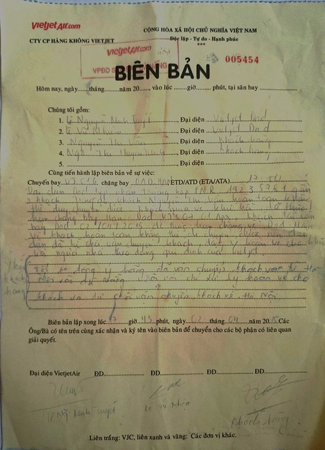 Biên bản vụ việc của chị Vân được đại diện Vietjet lập.
